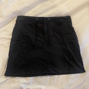 Columbia Athleisure Size 12 Black Skirt with Drawstring Quick Dry Fabric